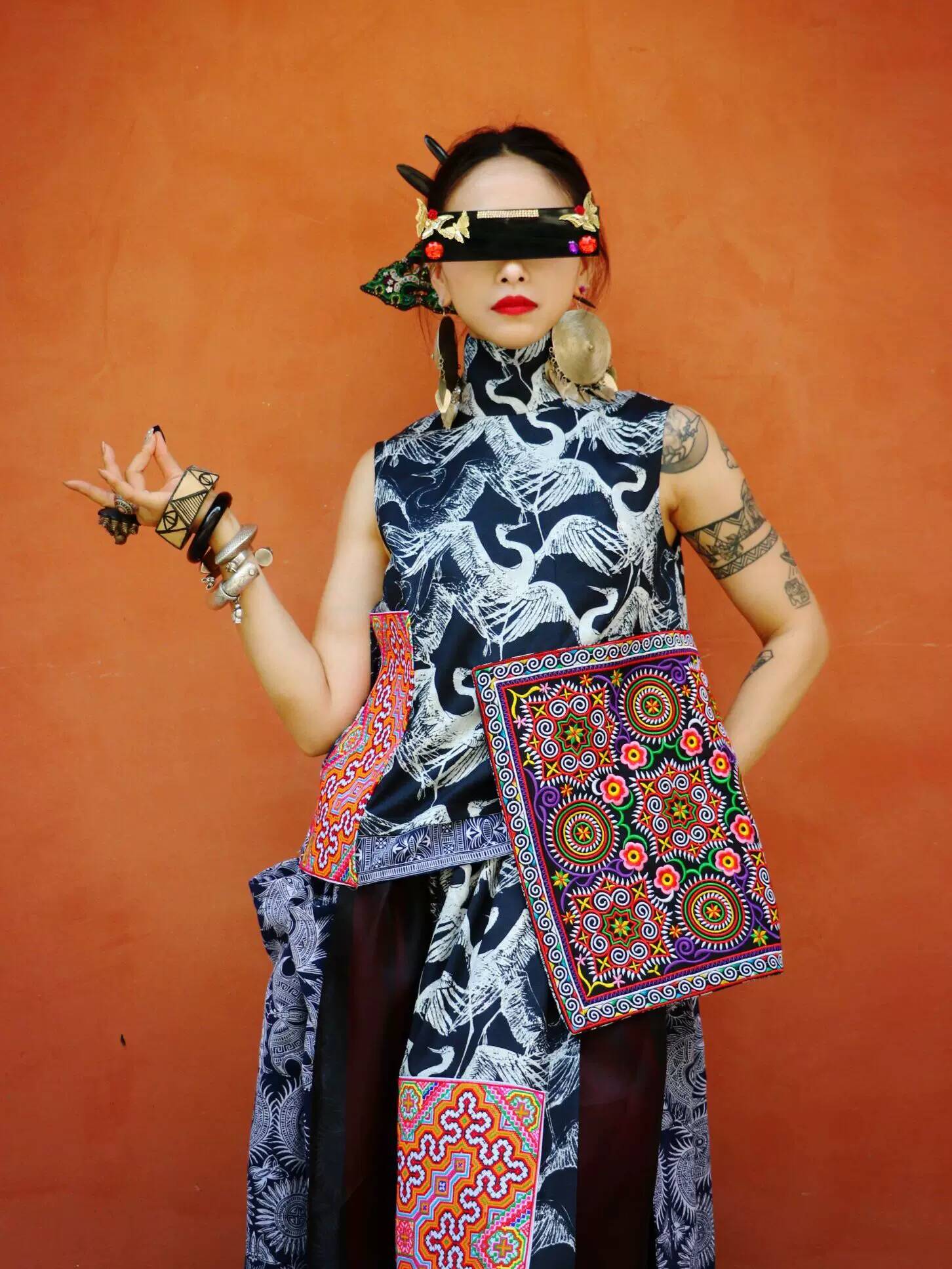 ชุดเสื้อกั๊กและกระโปรงสไตล์ชาต - Ethnic Style บทวิจารณ์และราคา