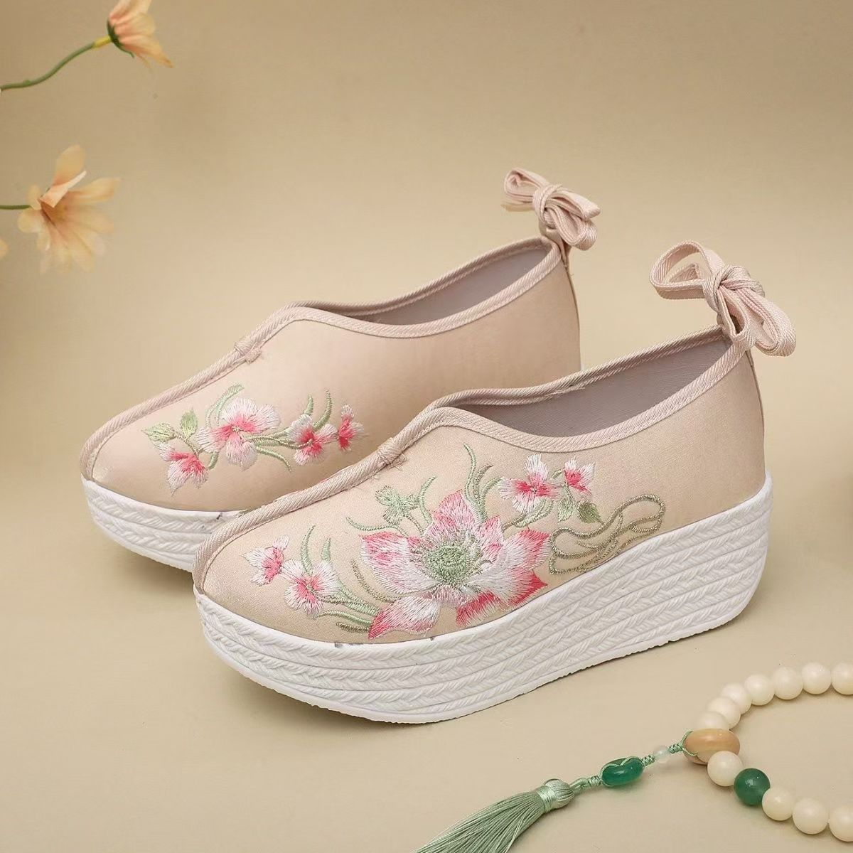 รองเท้าส้นเตารีดสไตล์ชาติพันธุ - Ethnic Style บทวิจารณ์และราคา