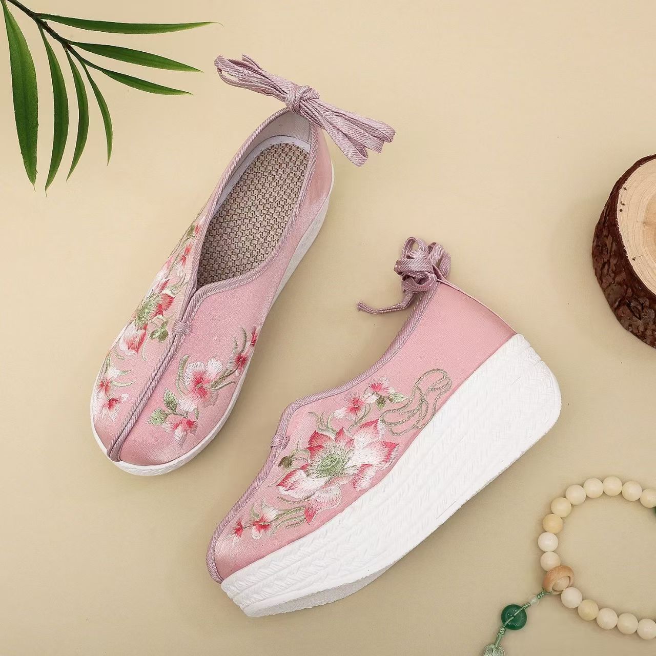 รองเท้าส้นเตารีดสไตล์ชาติพันธุ - Ethnic Style บทวิจารณ์และราคา